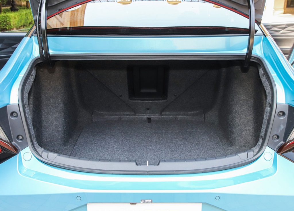 Honda Lingxi L — The Game Changer in Affordable EVs with Digital Mirrors and Pentascreen Honda Lingxi L — The Game Changer in Affordable EVs with Digital Mirrors and Pentascreen