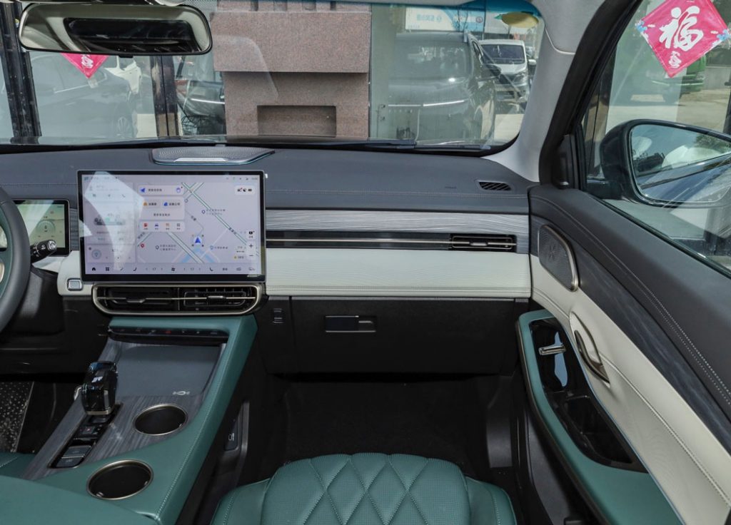 JETOUR X90 C-DM: The Electrified Family Explorer Balancing Power and Practicality JETOUR X90 C-DM: The Electrified Family Explorer Balancing Power and Practicality