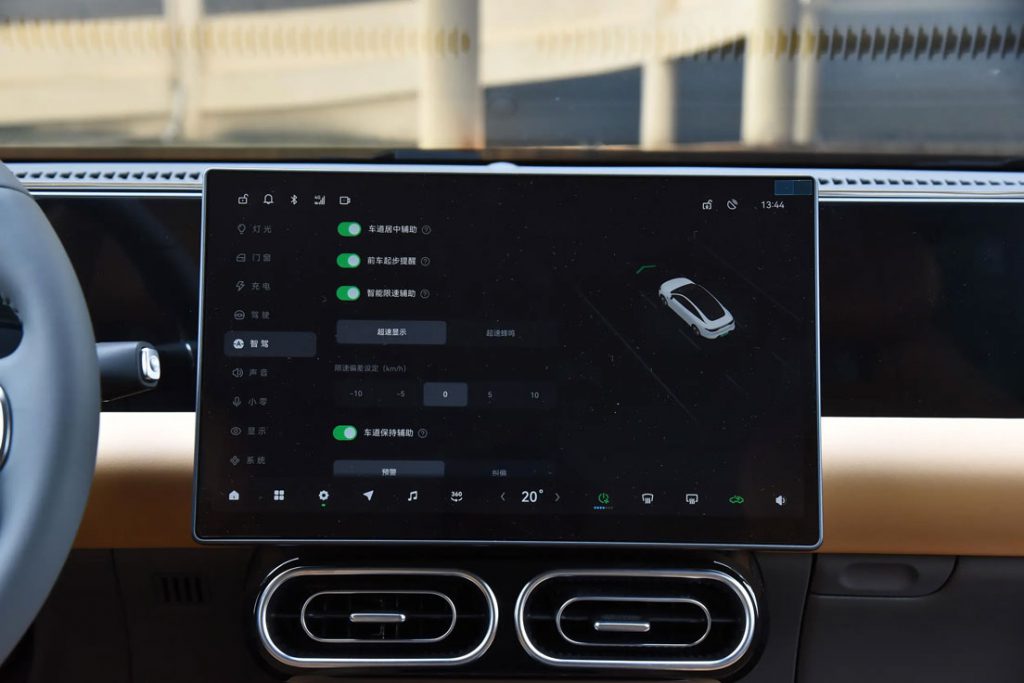 Leapmotor C01: The Game-Changer in Mid-Luxury Electric Sedans Leapmotor C01: The Game-Changer in Mid-Luxury Electric Sedans
