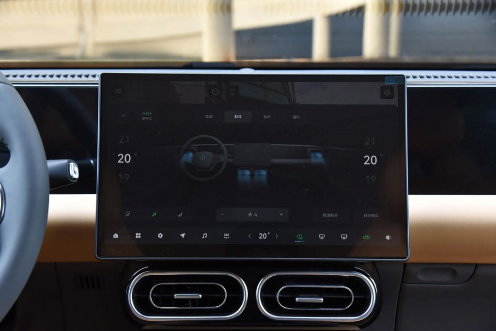 Leapmotor C01: The Game-Changer in Mid-Luxury Electric Sedans Leapmotor C01: The Game-Changer in Mid-Luxury Electric Sedans