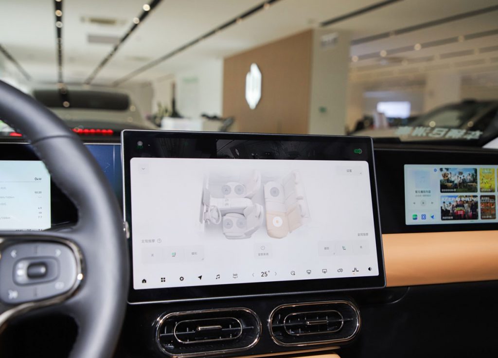 Redefining Value: How Leapmotor C11 Challenges Premium Brands with In-House Tech Redefining Value: How Leapmotor C11 Challenges Premium Brands with In-House Tech