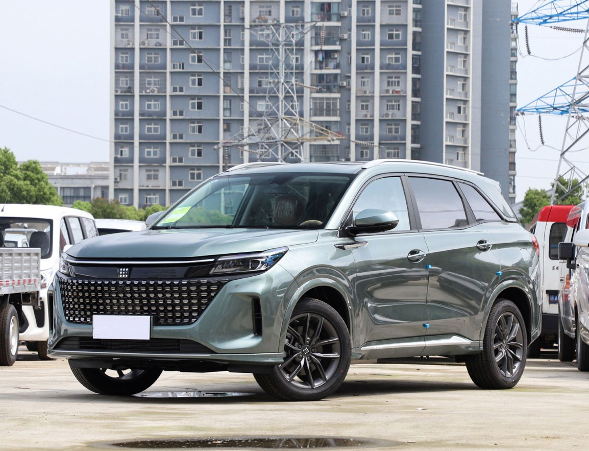 SAIC BlueElectric E5: The Budget-Friendly PHEV SUV That Masters Space & Efficiency
