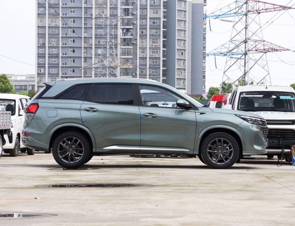 SAIC BlueElectric E5: The Budget-Friendly PHEV SUV That Masters Space & Efficiency SAIC BlueElectric E5: The Budget-Friendly PHEV SUV That Masters Space & Efficiency