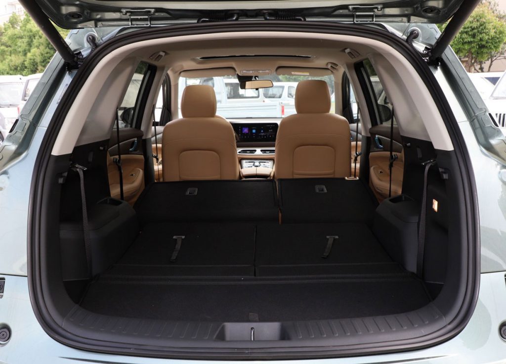 SAIC BlueElectric E5: The Budget-Friendly PHEV SUV That Masters Space & Efficiency SAIC BlueElectric E5: The Budget-Friendly PHEV SUV That Masters Space & Efficiency