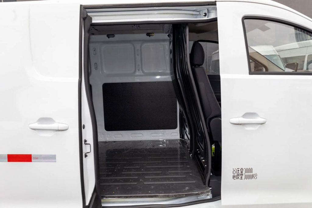 The Future of Urban Logistics: Jiangling E-Lu Shun V6 Electric Light Van Review The Future of Urban Logistics: Jiangling E-Lu Shun V6 Electric Light Van Review
