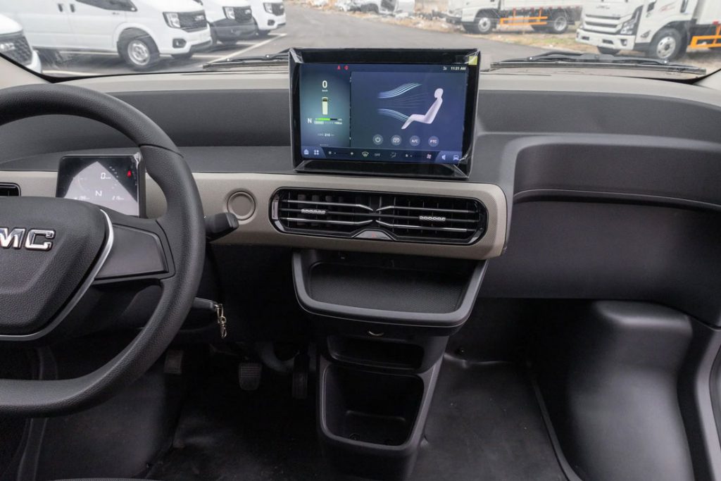 The Future of Urban Logistics: Jiangling E-Lu Shun V6 Electric Light Van Review The Future of Urban Logistics: Jiangling E-Lu Shun V6 Electric Light Van Review