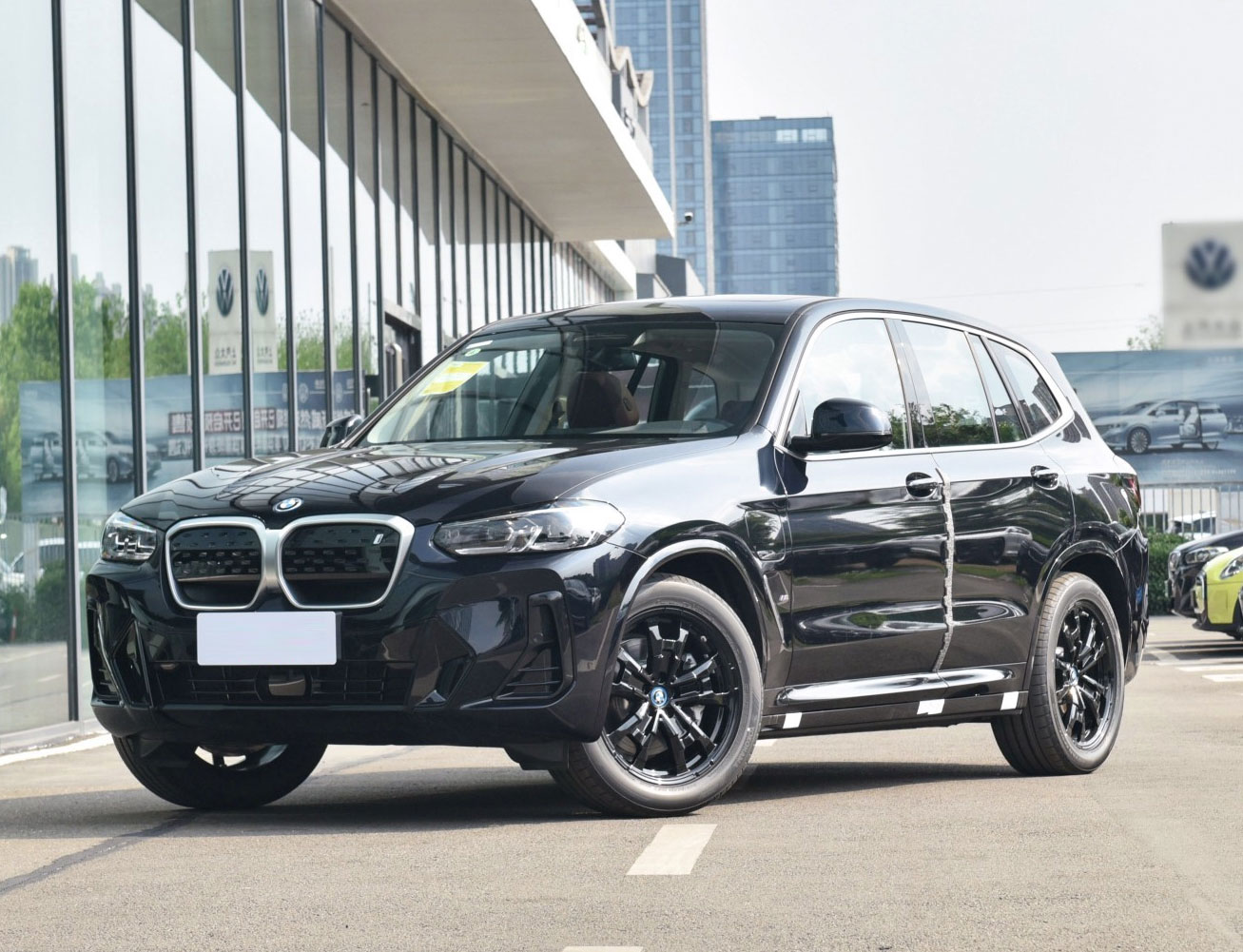 The Rational Evolution: BMW iX3 Redefines Luxury Electric SUVs