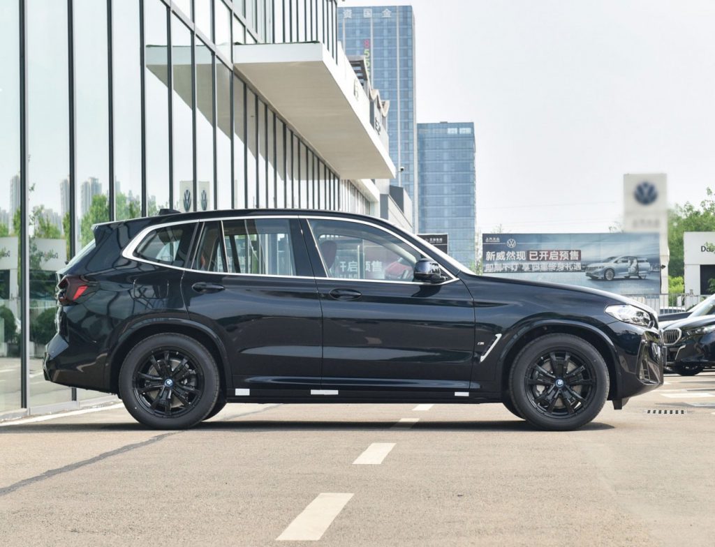 The Rational Evolution: BMW iX3 Redefines Luxury Electric SUVs