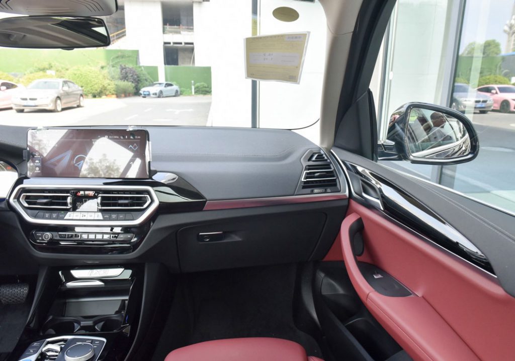 The Rational Evolution: BMW iX3 Redefines Luxury Electric SUVs