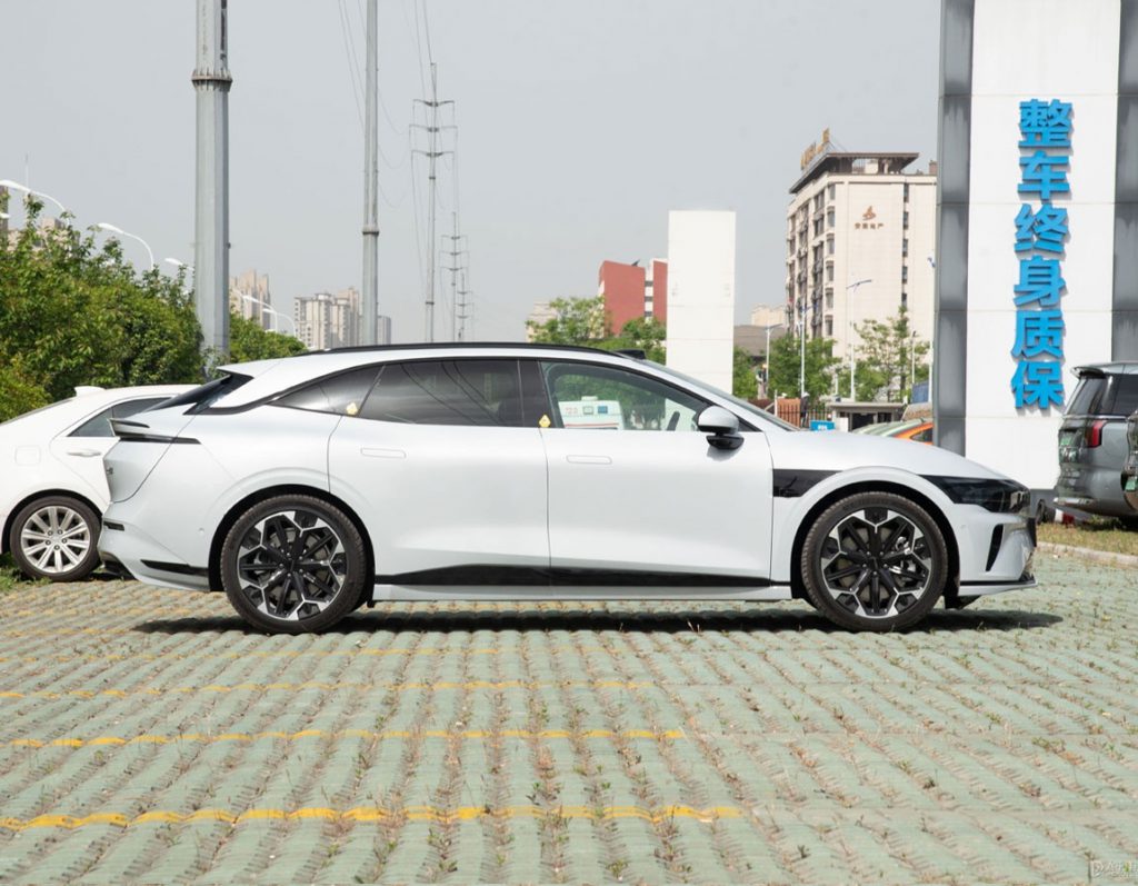 The Ultimate Electric Sedan Redefining Performance and Intelligence The Ultimate Electric Sedan Redefining Performance and Intelligence