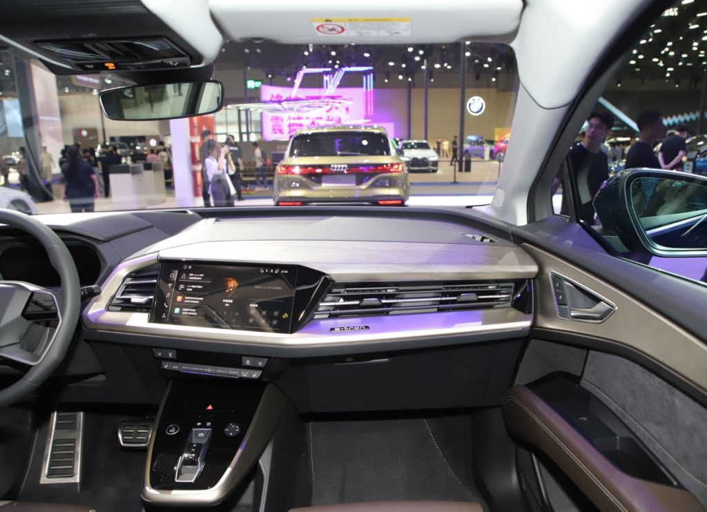 Audi Q5 e-tron - The Discreetly Competent Electric SUV, "Roadjet" Redefined: Masters the Art of Understatement Audi Q5 e-tron - The Discreetly Competent Electric SUV, "Roadjet" Redefined: Masters the Art of Understatement