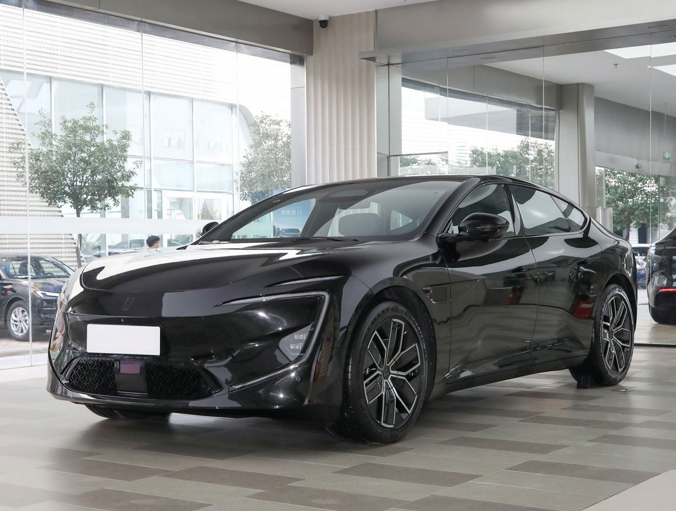 AVATR 12 Range Extended Edition Review: The Luxury Tech Sedan Rewriting the Rules of Endurance