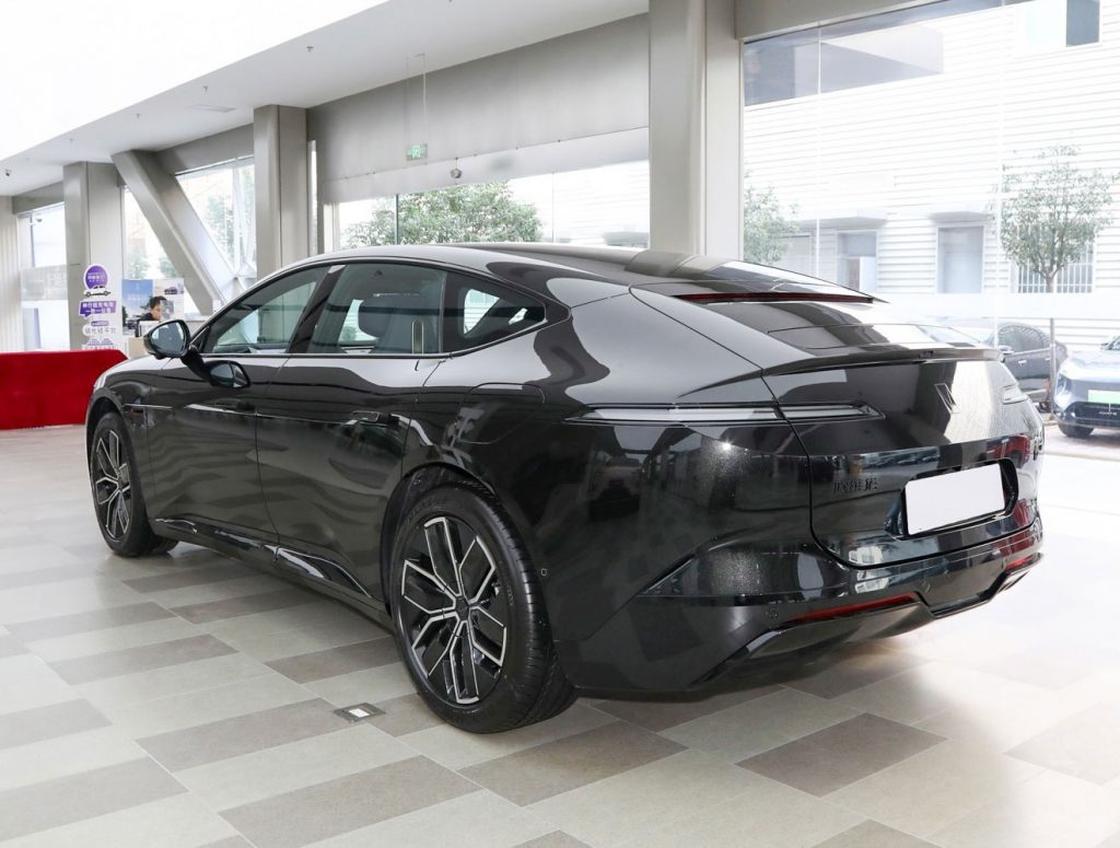 AVATR 12 Range Extended Edition Review: The Luxury Tech Sedan Rewriting the Rules of Endurance