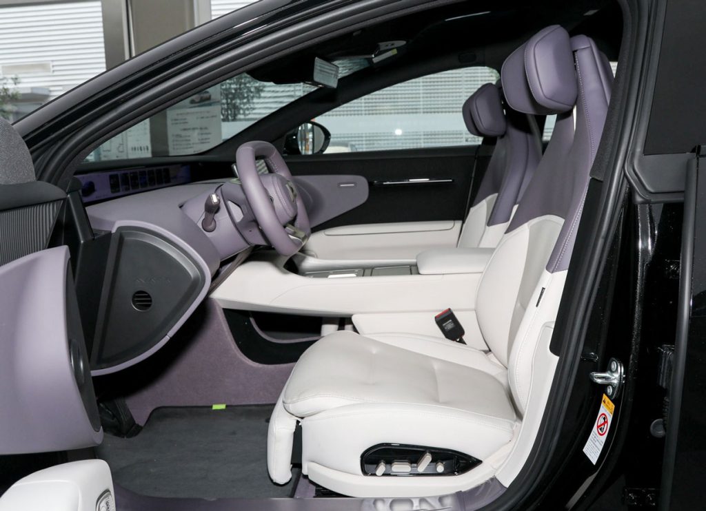 AVATR 12 Range Extended Edition Review: The Luxury Tech Sedan Rewriting the Rules of Endurance