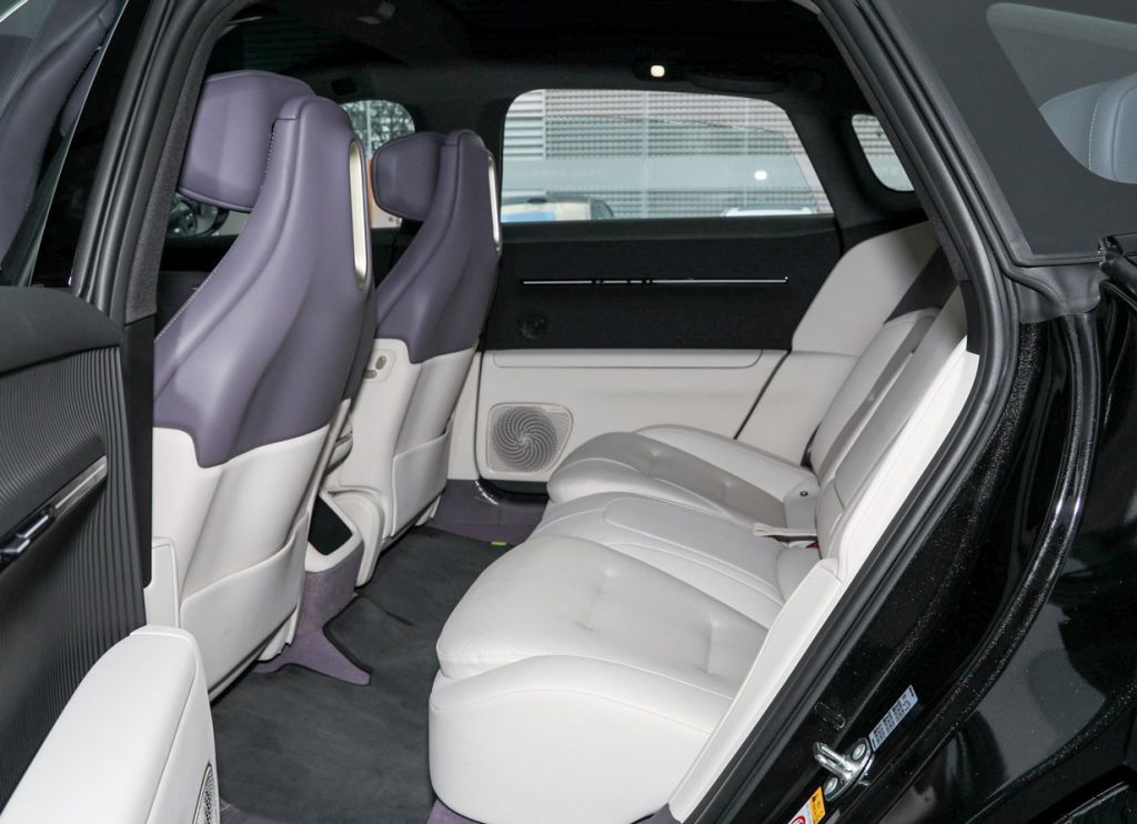 AVATR 12 Range Extended Edition Review: The Luxury Tech Sedan Rewriting the Rules of Endurance