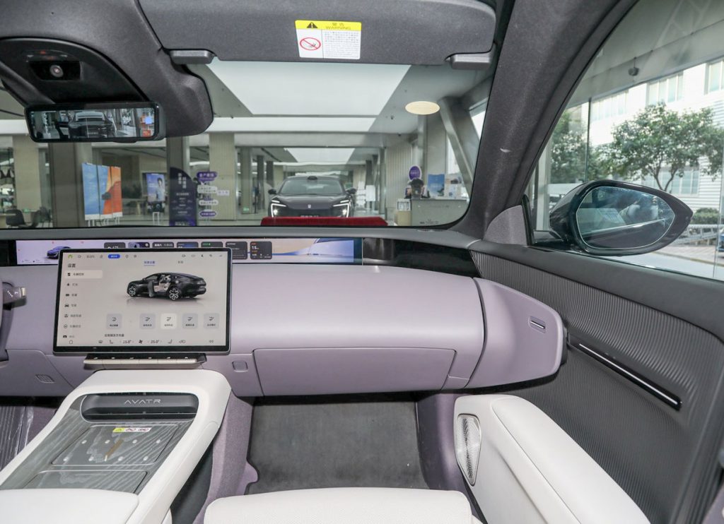 AVATR 12 Range Extended Edition Review: The Luxury Tech Sedan Rewriting the Rules of Endurance