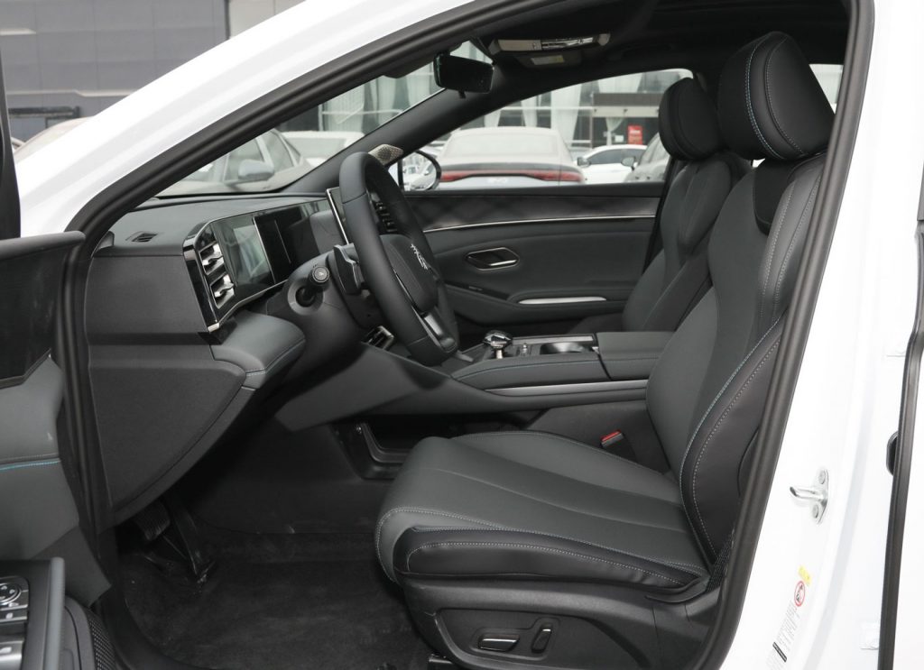 BYD Qin L DM-i 2025 Review The 2000km Range Revolution BYD Qin L DM-i 2025 Review The 2000km Range Revolution