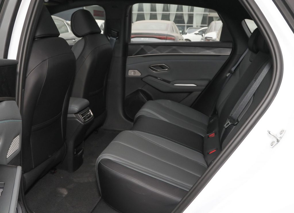 BYD Qin L DM-i 2025 Review The 2000km Range Revolution BYD Qin L DM-i 2025 Review The 2000km Range Revolution