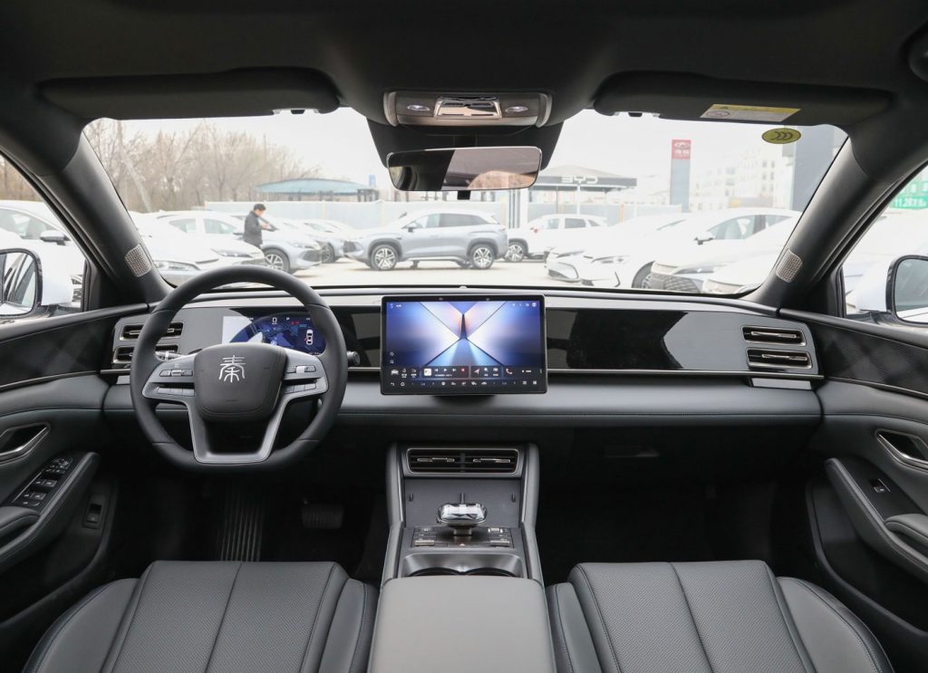 BYD Qin L DM-i 2025 Review The 2000km Range Revolution BYD Qin L DM-i 2025 Review The 2000km Range Revolution