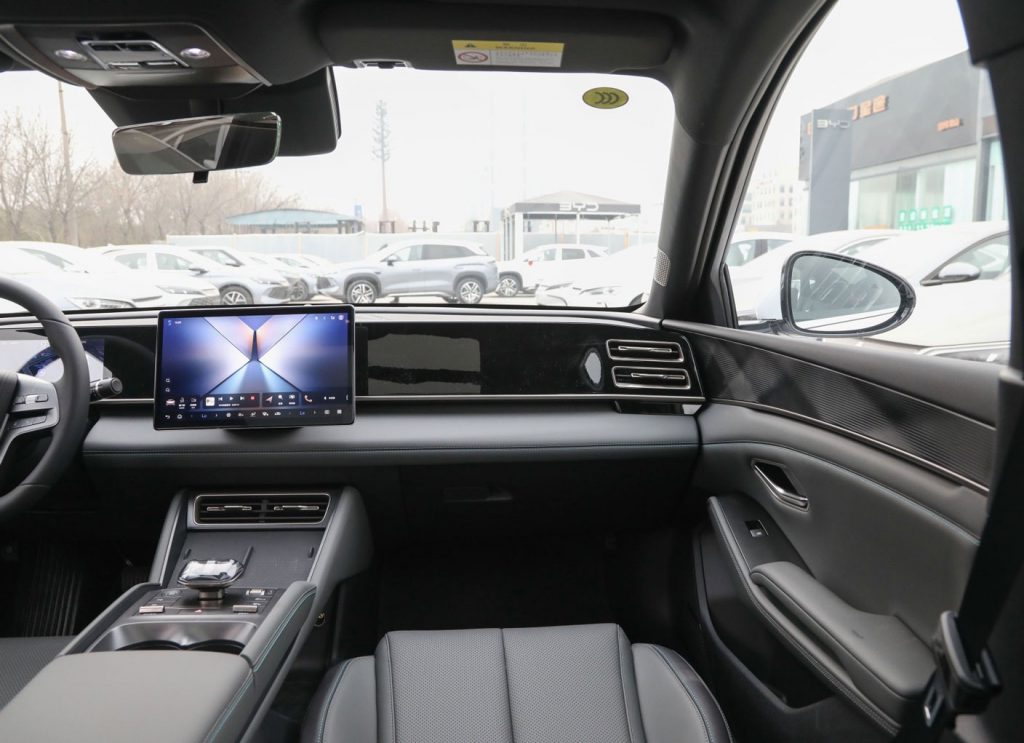 BYD Qin L DM-i 2025 Review The 2000km Range Revolution BYD Qin L DM-i 2025 Review The 2000km Range Revolution