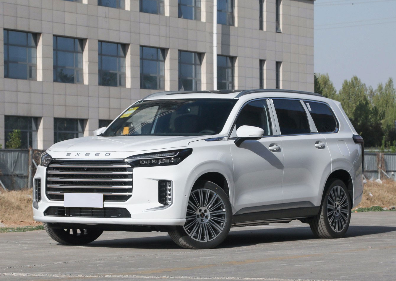 Four Engines Redefining Luxury: Xingtu Lunar C-DM's Revolution in the SUV Market