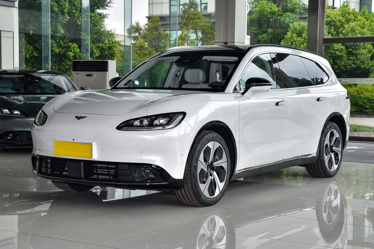From Boardroom to Race Track: Can the 3.8-Second Yuanhang H8 Conquer the Luxury EV Market?