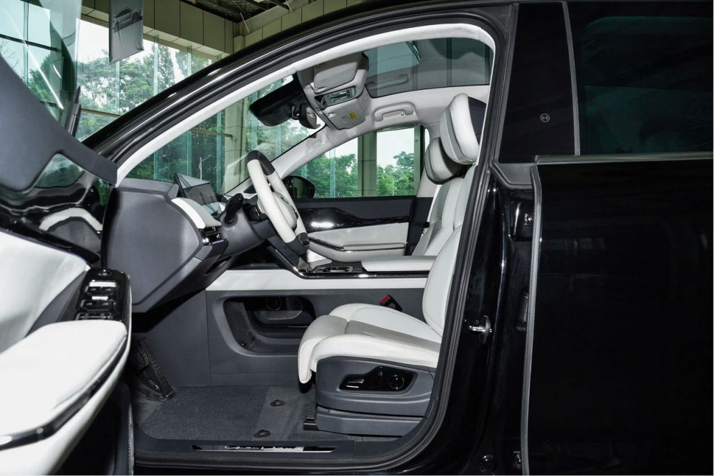 From Boardroom to Race Track: Can the 3.8-Second Yuanhang H8 Conquer the Luxury EV Market? From Boardroom to Race Track: Can the 3.8-Second Yuanhang H8 Conquer the Luxury EV Market?