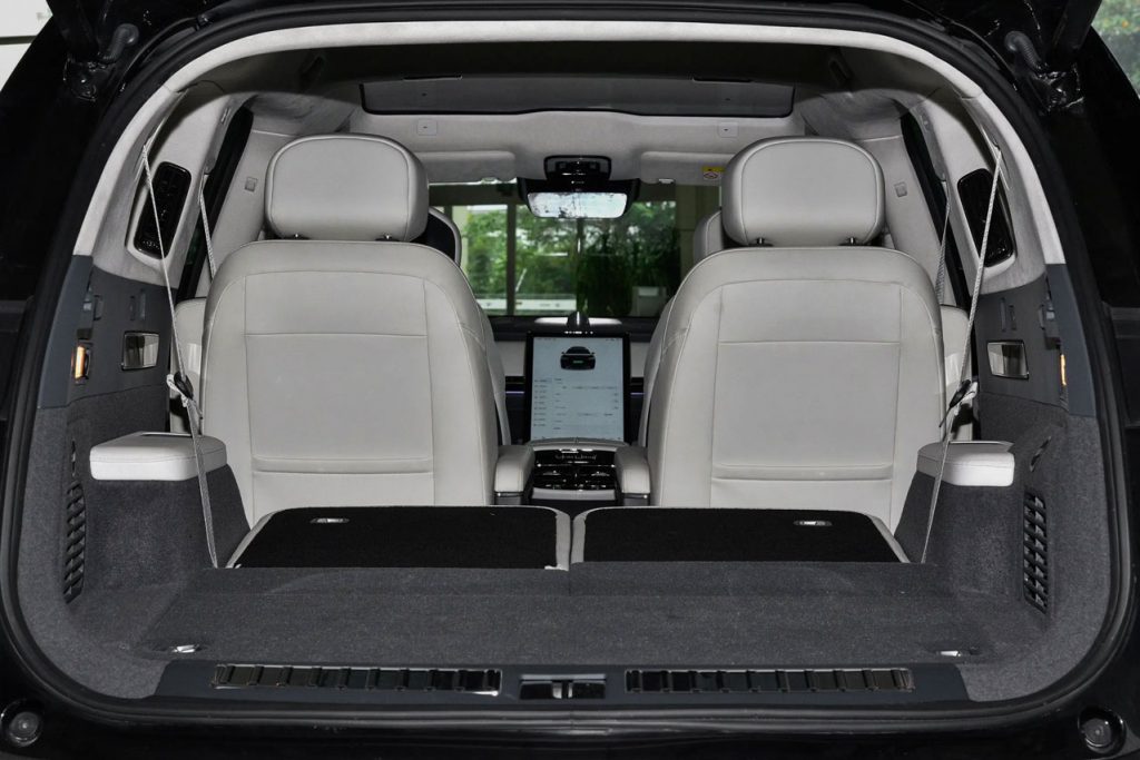 From Boardroom to Race Track: Can the 3.8-Second Yuanhang H8 Conquer the Luxury EV Market? From Boardroom to Race Track: Can the 3.8-Second Yuanhang H8 Conquer the Luxury EV Market?