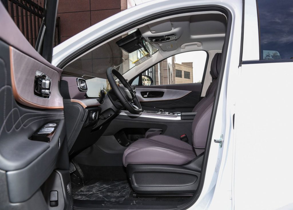 Oil-Electric Mastery: Chery Tiggo 9 C-DM Redefines Long-Distance Luxury in the Hybrid SUV Arena Oil-Electric Mastery: Chery Tiggo 9 C-DM Redefines Long-Distance Luxury in the Hybrid SUV Arena