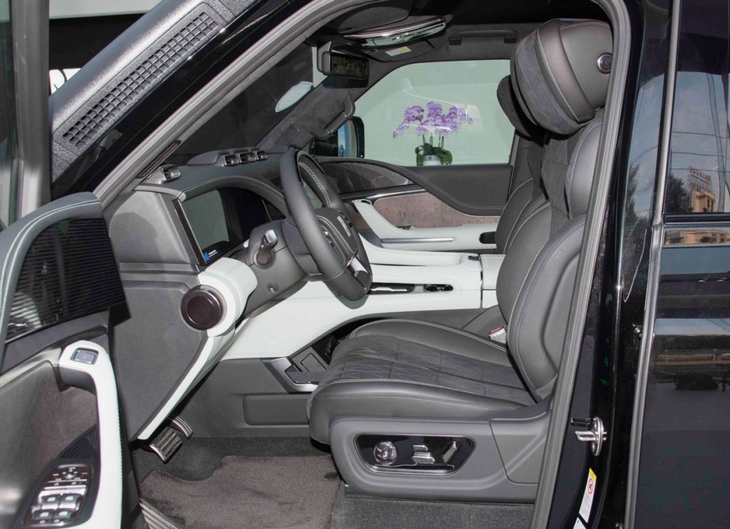 Redefining Premium Off-Road: How the BYD Yangwang U8 Challenges Global Giants Redefining Premium Off-Road: How the BYD Yangwang U8 Challenges Global Giants