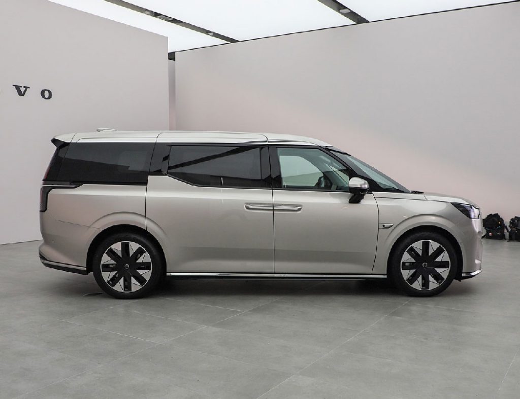 Safety as Luxury: How the Volvo EM90 Redefines Premium Electric MPVs Safety as Luxury: How the Volvo EM90 Redefines Premium Electric MPVs