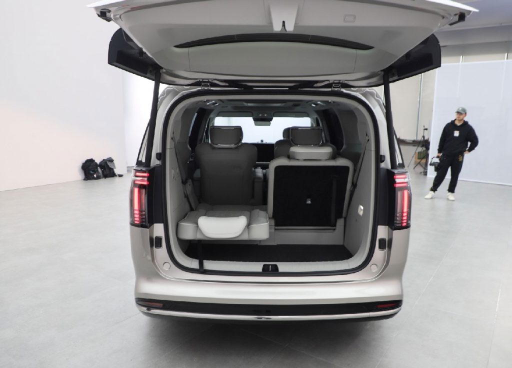 Safety as Luxury: How the Volvo EM90 Redefines Premium Electric MPVs Safety as Luxury: How the Volvo EM90 Redefines Premium Electric MPVs