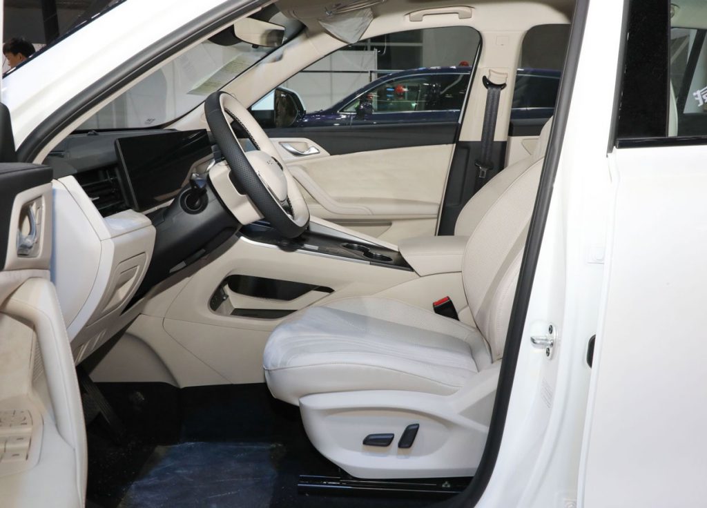The Unstoppable Rise of Roewe D5X DMH: How a 1621km Range PHEV is Redefining Affordable SUVs The Unstoppable Rise of Roewe D5X DMH: How a 1621km Range PHEV is Redefining Affordable SUVs