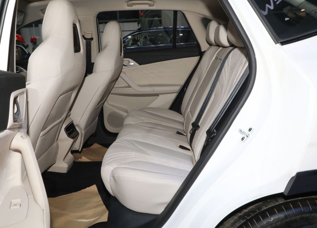 The Unstoppable Rise of Roewe D5X DMH: How a 1621km Range PHEV is Redefining Affordable SUVs The Unstoppable Rise of Roewe D5X DMH: How a 1621km Range PHEV is Redefining Affordable SUVs