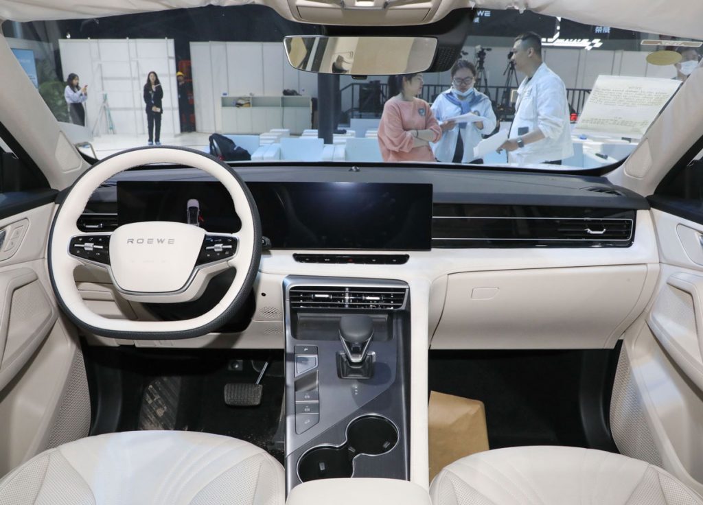 The Unstoppable Rise of Roewe D5X DMH: How a 1621km Range PHEV is Redefining Affordable SUVs The Unstoppable Rise of Roewe D5X DMH: How a 1621km Range PHEV is Redefining Affordable SUVs