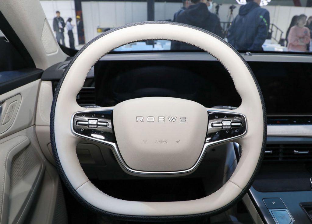 The Unstoppable Rise of Roewe D5X DMH: How a 1621km Range PHEV is Redefining Affordable SUVs The Unstoppable Rise of Roewe D5X DMH: How a 1621km Range PHEV is Redefining Affordable SUVs
