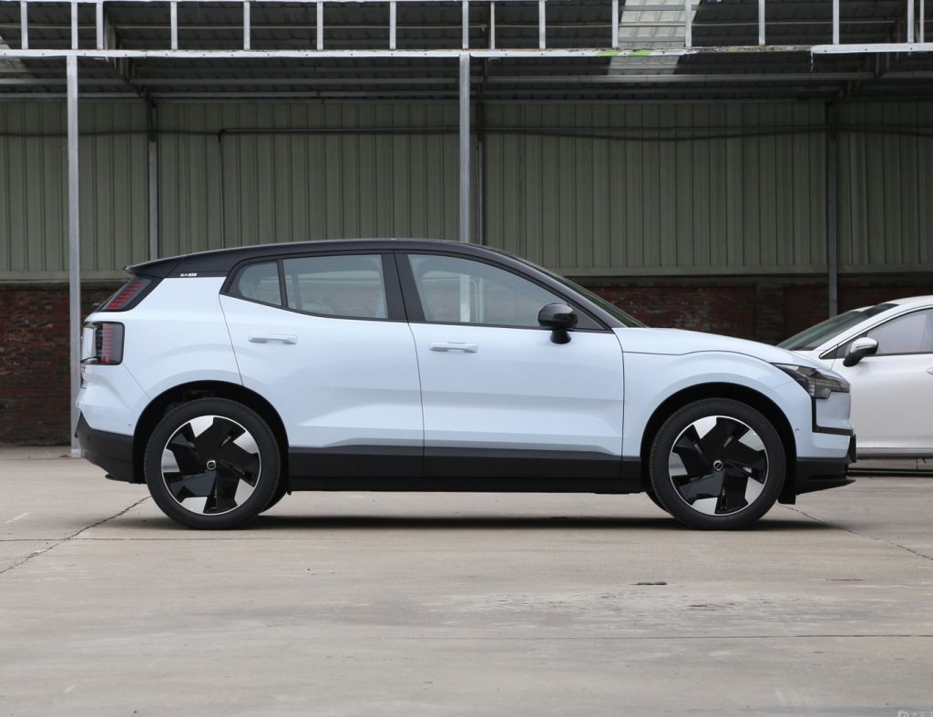 Volvo EX30 – The Art of Subtraction in Electric Mobility, Where Nordic Minimalism Meets Electrifying Performance Volvo EX30 – The Art of Subtraction in Electric Mobility, Where Nordic Minimalism Meets Electrifying Performance