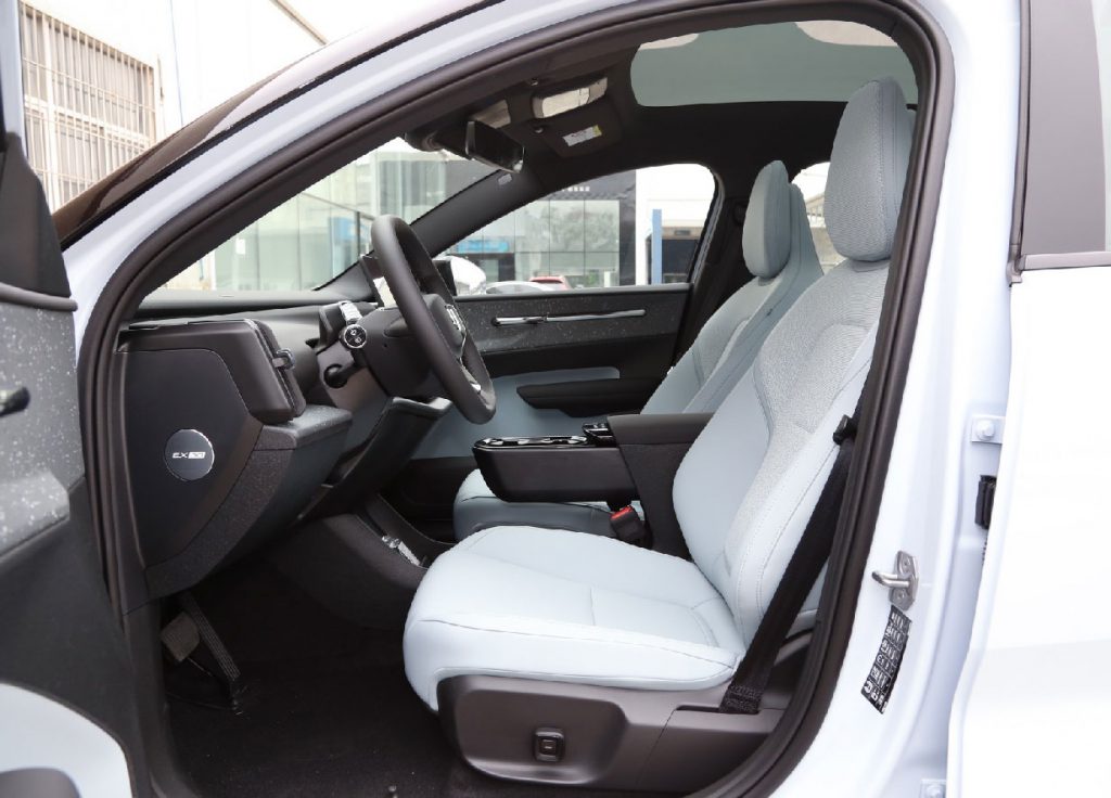 Volvo EX30 – The Art of Subtraction in Electric Mobility, Where Nordic Minimalism Meets Electrifying Performance Volvo EX30 – The Art of Subtraction in Electric Mobility, Where Nordic Minimalism Meets Electrifying Performance