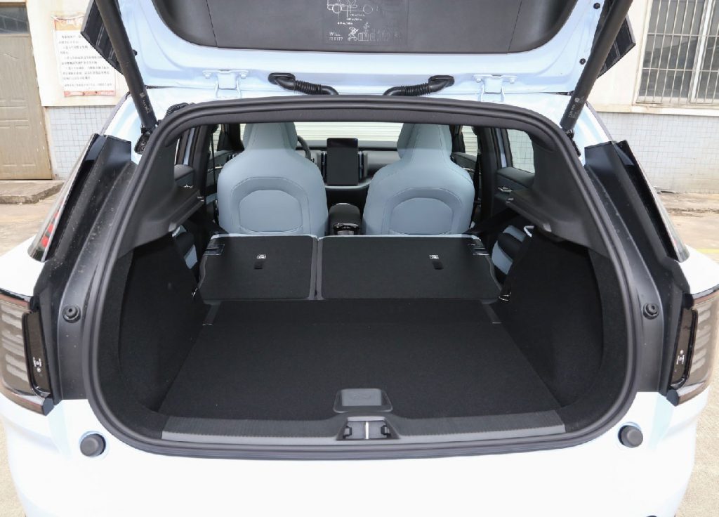 Volvo EX30 – The Art of Subtraction in Electric Mobility, Where Nordic Minimalism Meets Electrifying Performance Volvo EX30 – The Art of Subtraction in Electric Mobility, Where Nordic Minimalism Meets Electrifying Performance