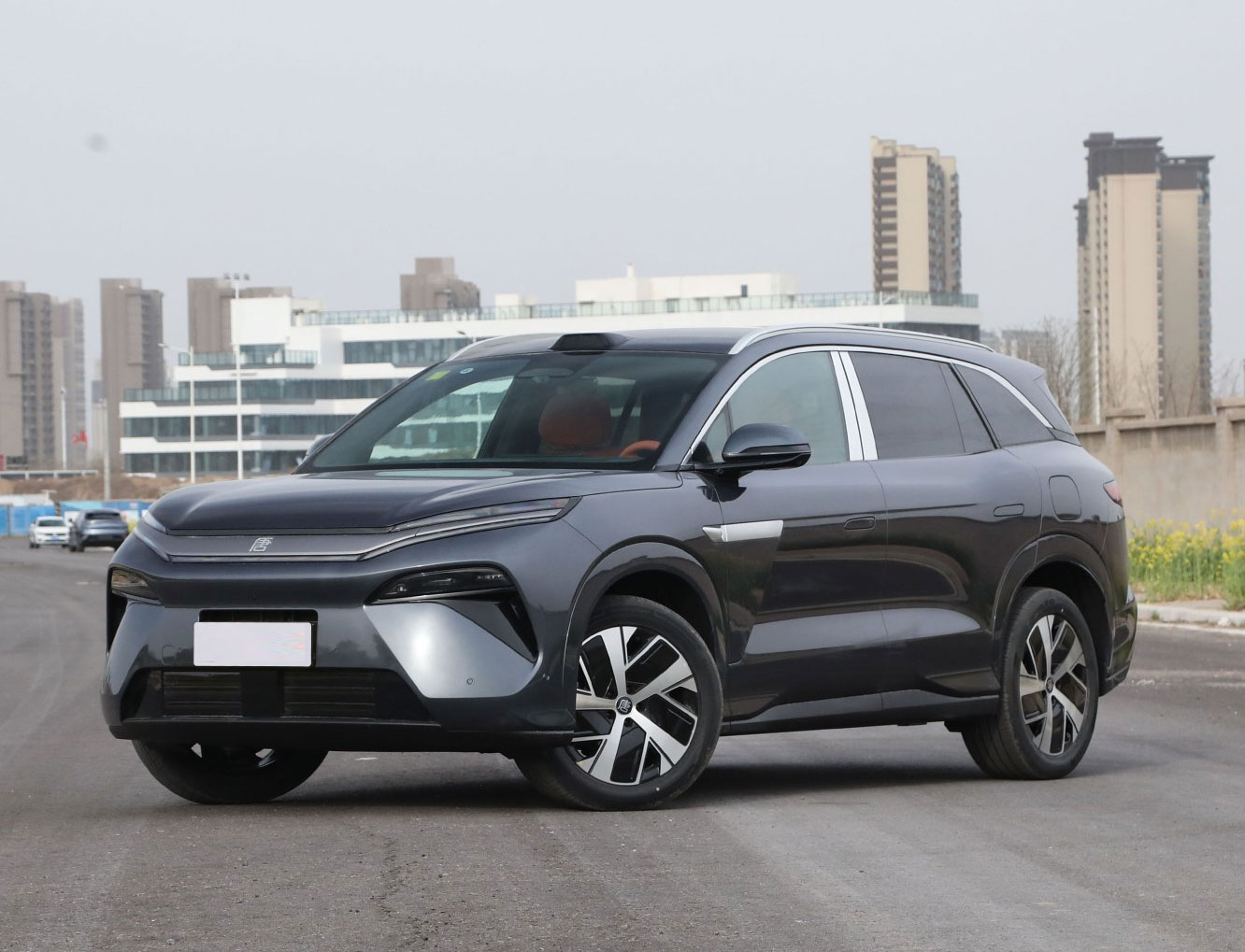BYD Tang L 2025 — The Art of Balancing Family Needs and Tech Prowess