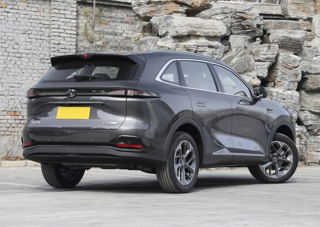 1,000km on One Tank, Triple-Screen Luxury: Changan CS75 PLUS iDD Redefines the 150k Hybrid SUV