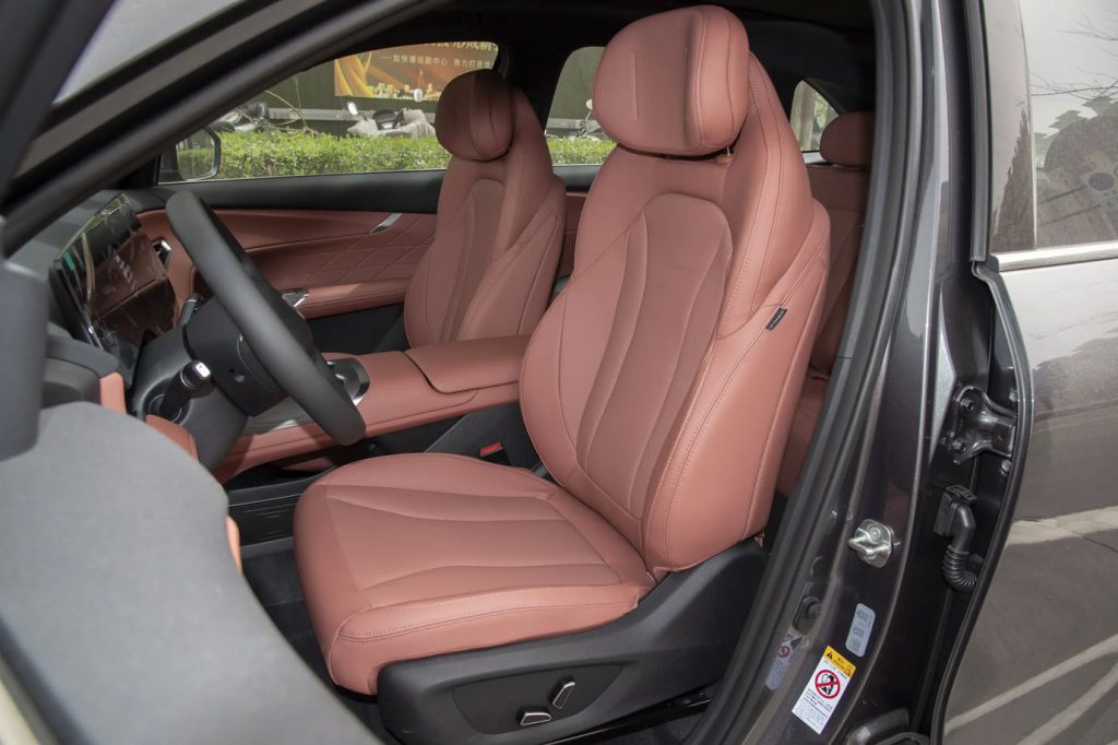 1,000km on One Tank, Triple-Screen Luxury: Changan CS75 PLUS iDD Redefines the 150k Hybrid SUV