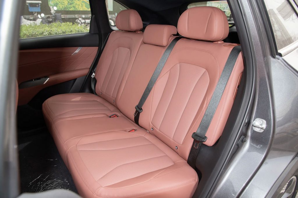 1,000km on One Tank, Triple-Screen Luxury: Changan CS75 PLUS iDD Redefines the 150k Hybrid SUV