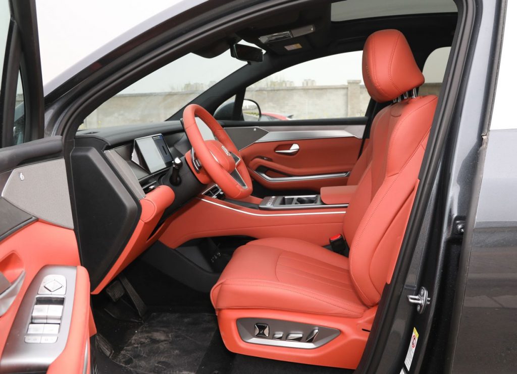 BYD Tang L 2025 — The Art of Balancing Family Needs and Tech Prowess BYD Tang L 2025 — The Art of Balancing Family Needs and Tech Prowess