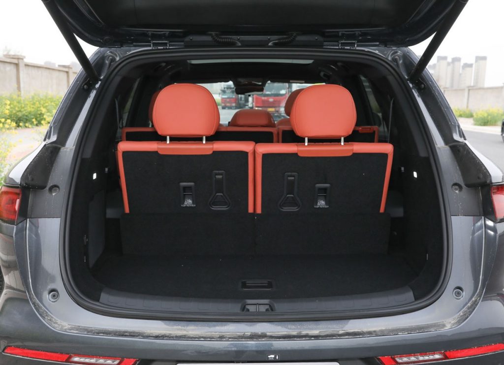 BYD Tang L 2025 — The Art of Balancing Family Needs and Tech Prowess BYD Tang L 2025 — The Art of Balancing Family Needs and Tech Prowess