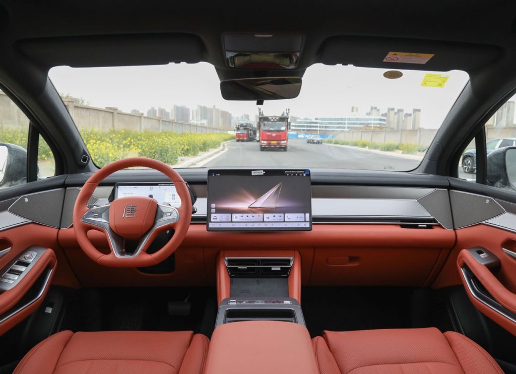 BYD Tang L 2025 — The Art of Balancing Family Needs and Tech Prowess BYD Tang L 2025 — The Art of Balancing Family Needs and Tech Prowess