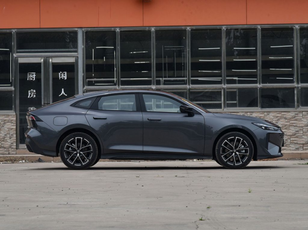 Changan UNI-V iDD Review: A Game Changer in the Plug-in Hybrid Sports Sedan Market