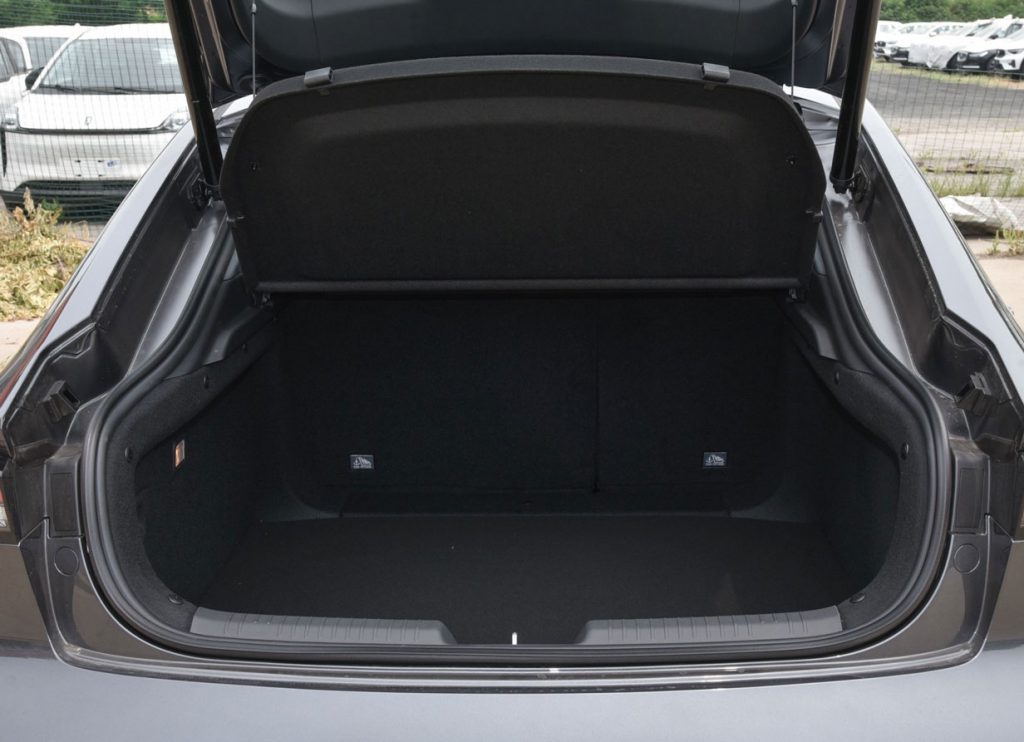 Changan UNI-V iDD Review: A Game Changer in the Plug-in Hybrid Sports Sedan Market