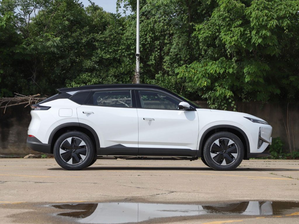 Dongfeng Aeolus L7 PHEV – 2239km on a Single Tank! The "Anti-Marketing King" of Sub-100k Hybrid SUVs