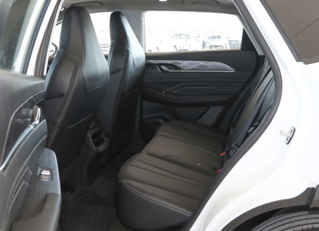 Dongfeng Fengshen 2025 Haojan: A Hybrid SUV Starting at ¥64,900, Disrupting the Traditional Fuel Vehicle Market